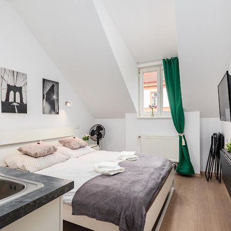 Private Retreat Close To Stations In Praha 3 מראה חיצוני תמונה