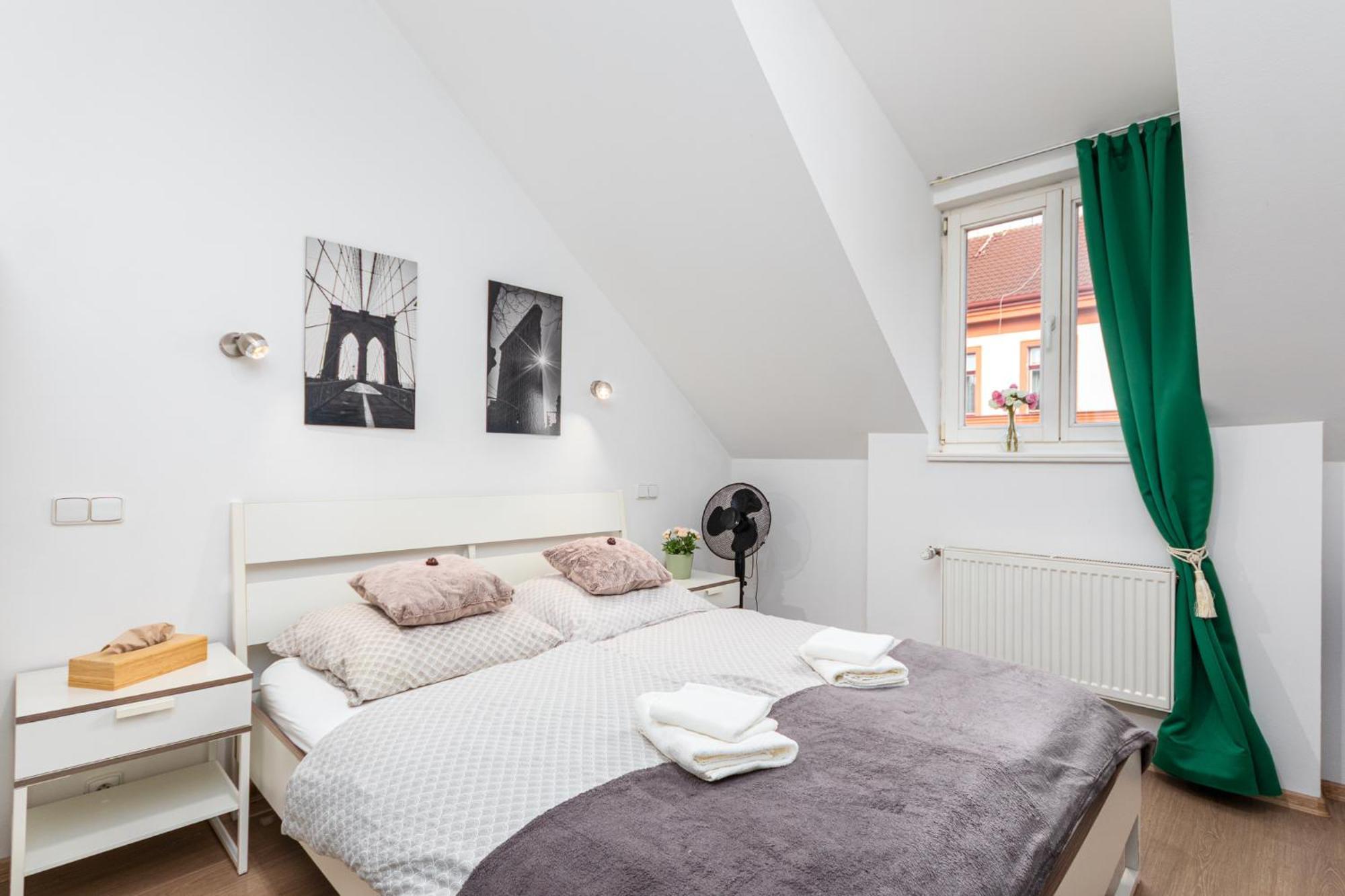 Private Retreat Close To Stations In Praha 3 מראה חיצוני תמונה