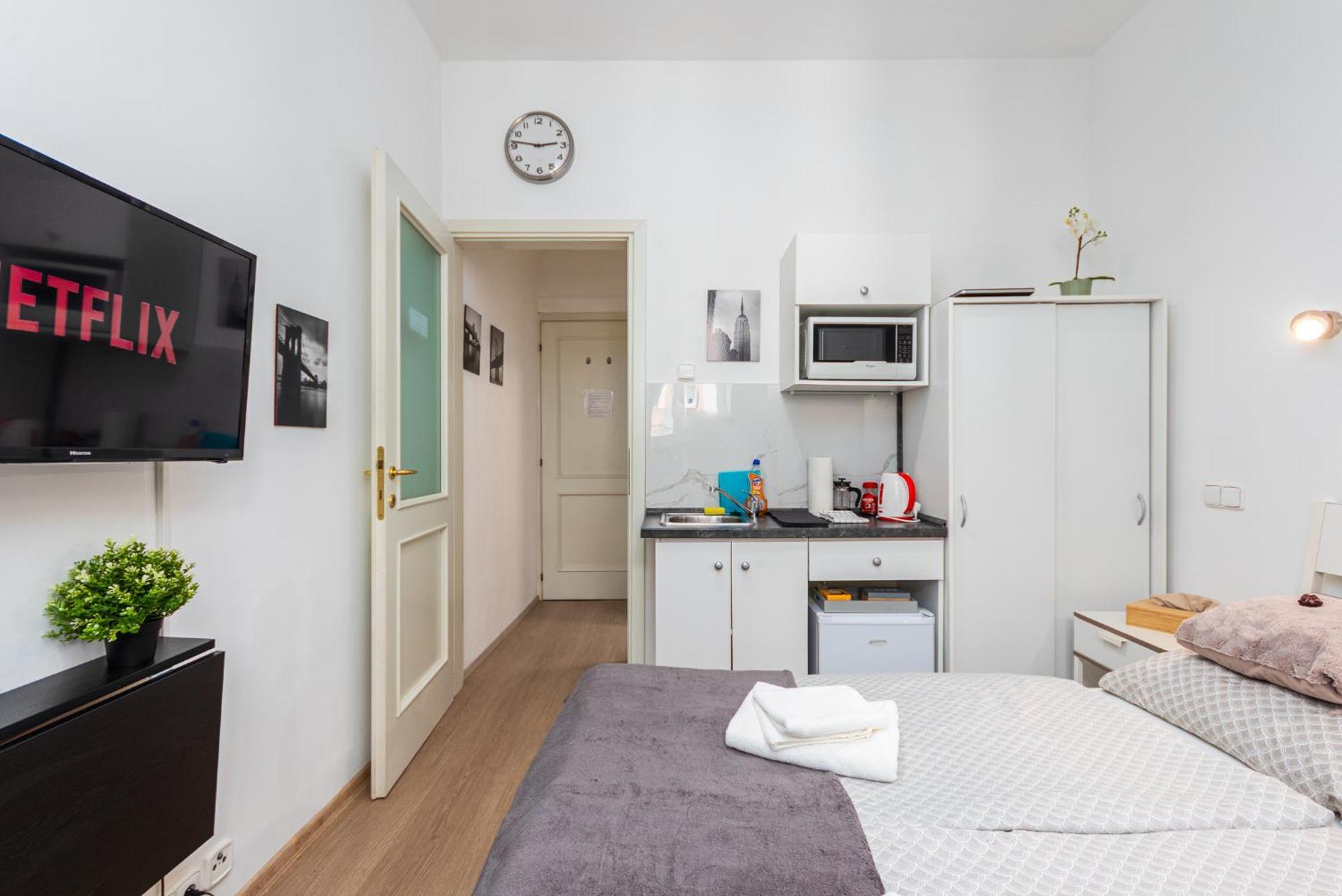 Private Retreat Close To Stations In Praha 3 מראה חיצוני תמונה
